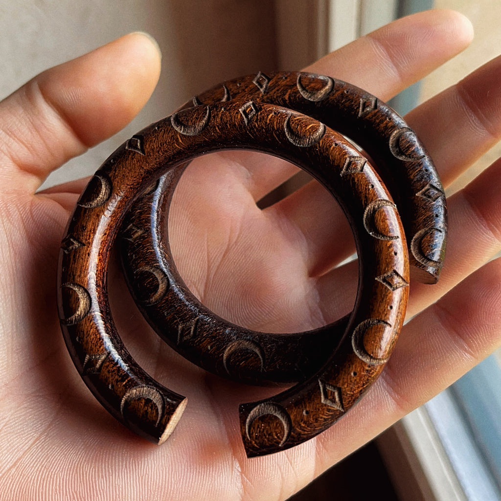 Poids d’oreilles en bois -  Lune 