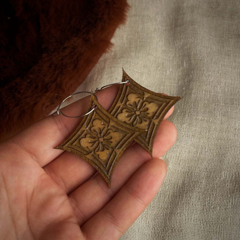 Boucles d’oreilles pendantes - Fleurs antiques