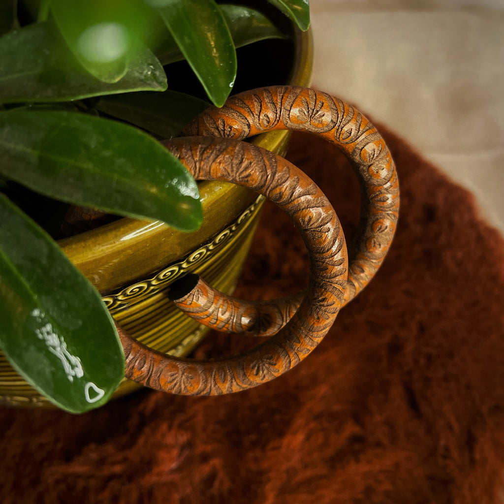 Boucles d’oreilles créoles upcyclé en bois  -  Gravures ornementales