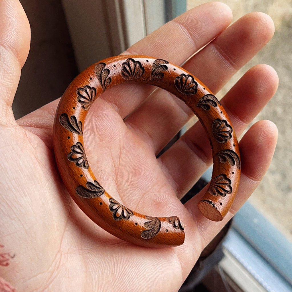 Poids d’oreilles - Gravure ornementale