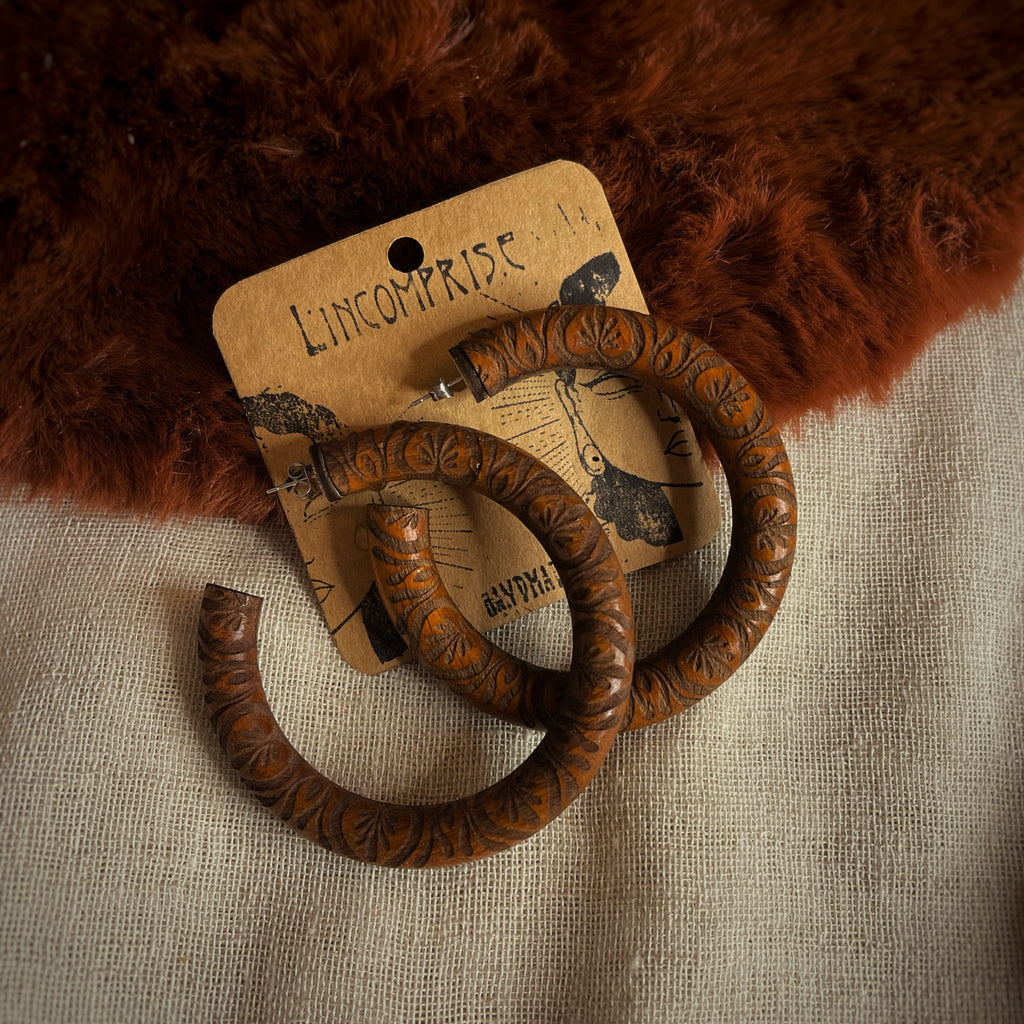 Boucles d’oreilles créoles upcyclé en bois  -  Gravures ornementales