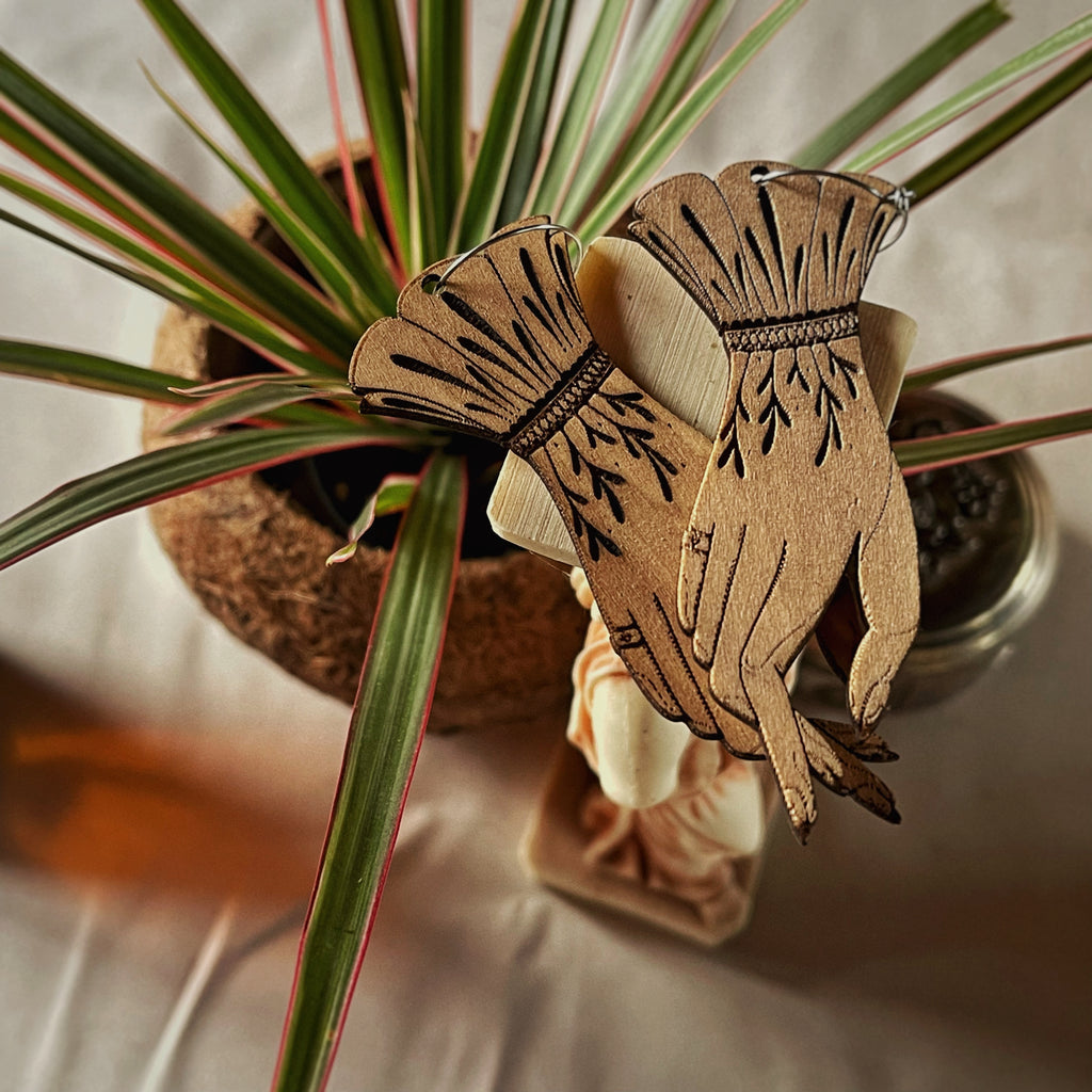 Boucles d’oreilles pendantes - Mains victoriennes