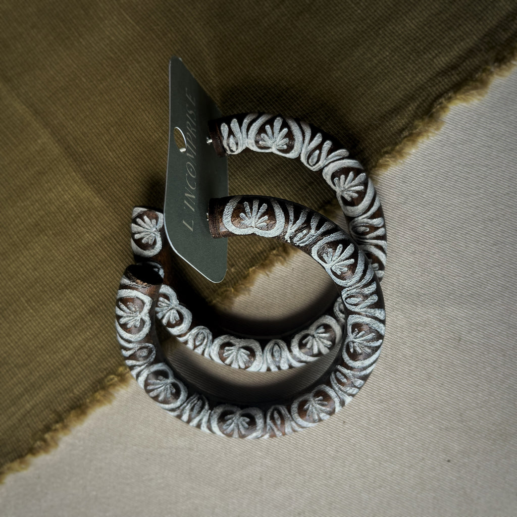 Boucles d’oreilles créoles upcyclé en bois -  Gravures et peinture ornementales