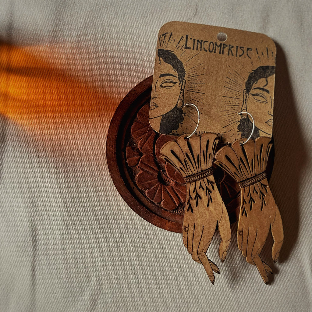 Boucles d’oreilles pendantes - Mains victoriennes