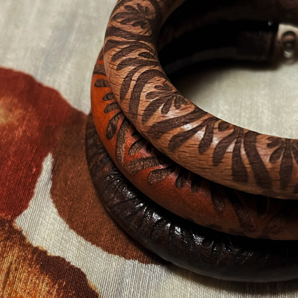 Boucles d’oreilles créoles upcyclé en bois  -  Gravures ornementales