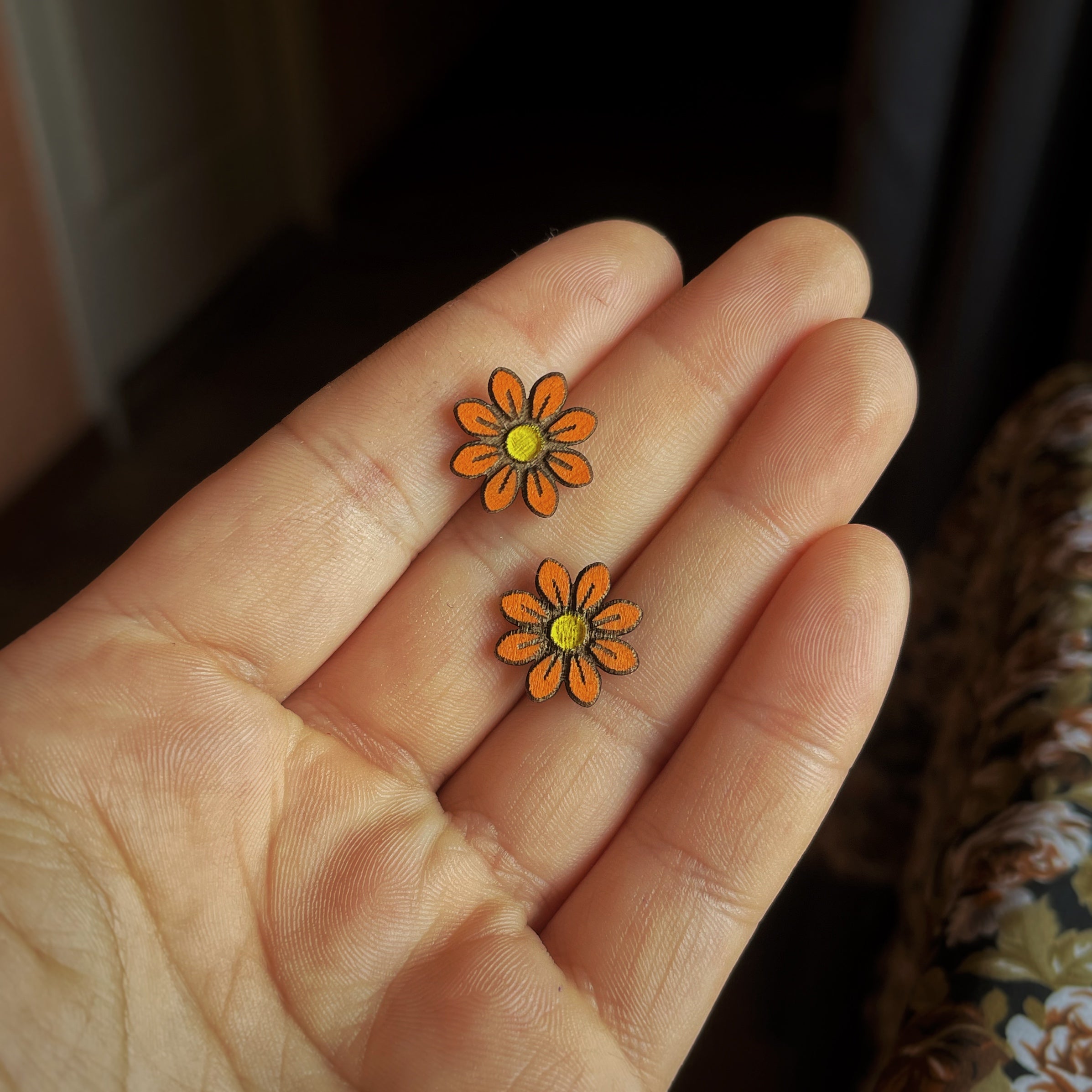 Boucles d’oreilles puces - Marguerites colorées 