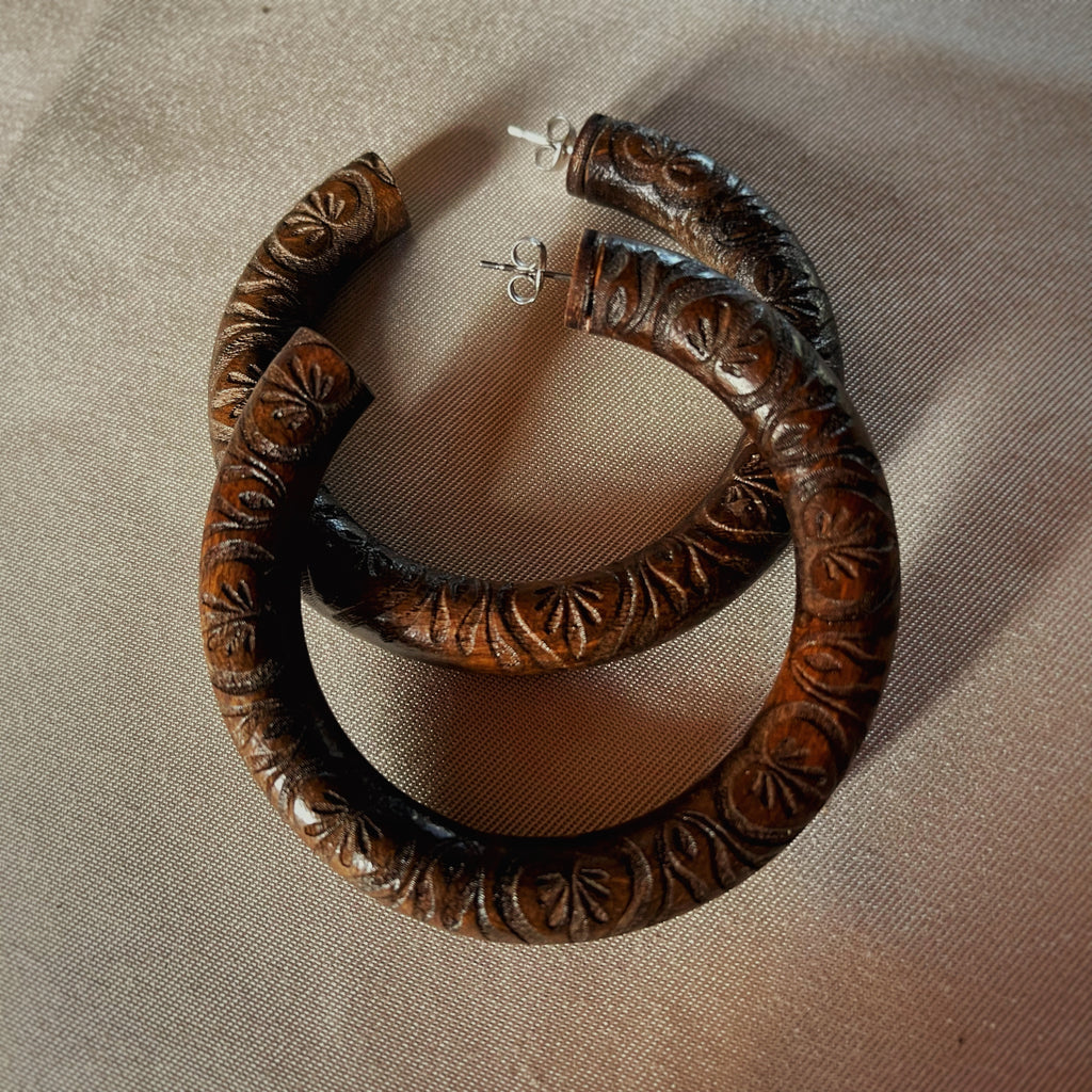 Boucles d’oreilles créoles upcyclé en bois  -  Gravures ornementales