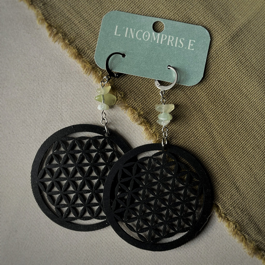 Boucles d’oreilles pendantes - Fleurs de vie et chrysolite 