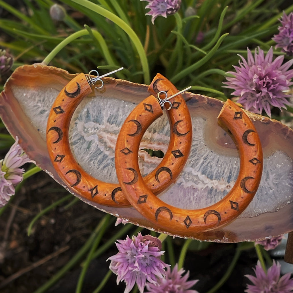 Boucles d’oreilles créoles upcyclé en bois - Lunes
